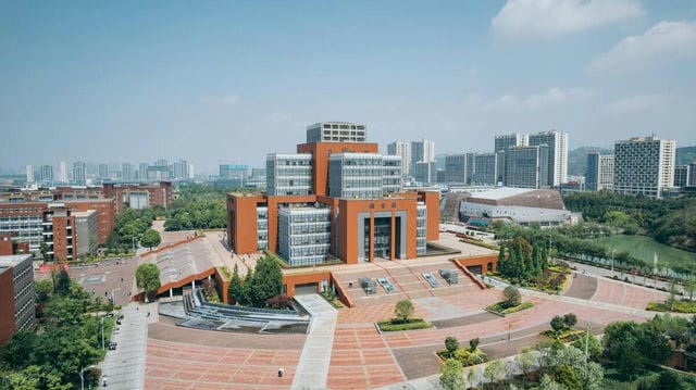 如何判断经度高中